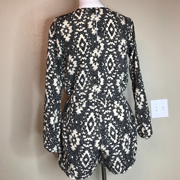 ONE CLOTHING Spring Longsleeve Pocket Romper XS - Picture 5 of 8